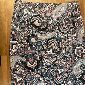 Beautiful size S pencil skirt. Paisley print. Excellent condition.